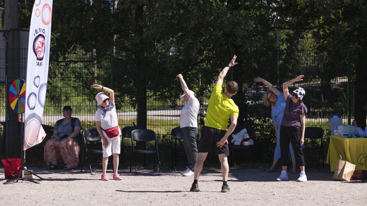 Senioripaku Välkky Suvelan asukaspuistossa
